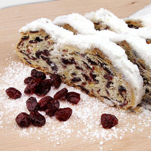 Cranberry-Stollen 1000 g im Geschenkkarton Cranberry-Stollen 1000 g im Geschenkkarton
